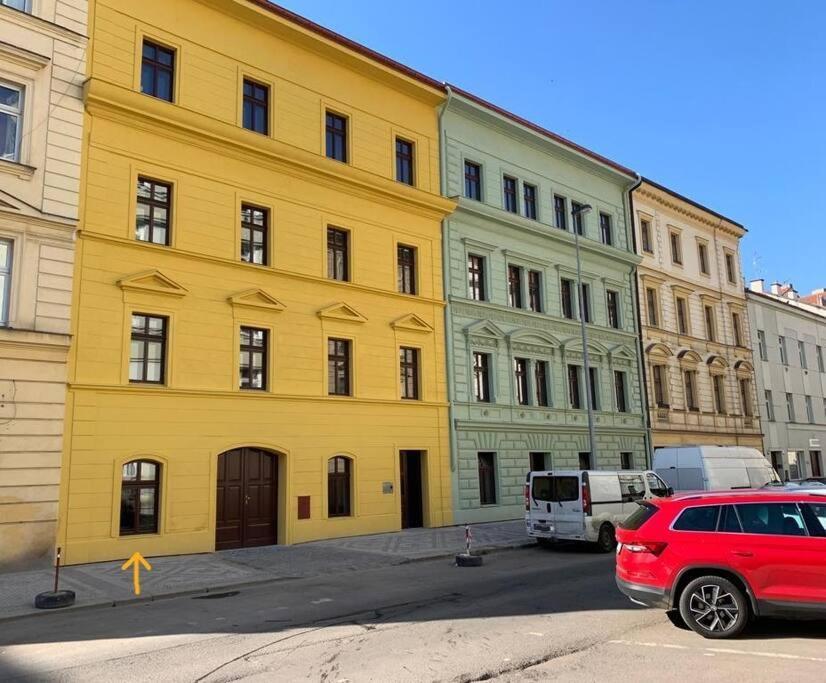 Studio V Prizemi S Kuchyni A Koupelnou Praha Bagian luar foto