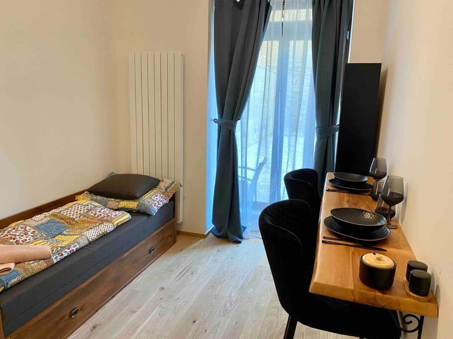 Studio V Prizemi S Kuchyni A Koupelnou Praha Bagian luar foto